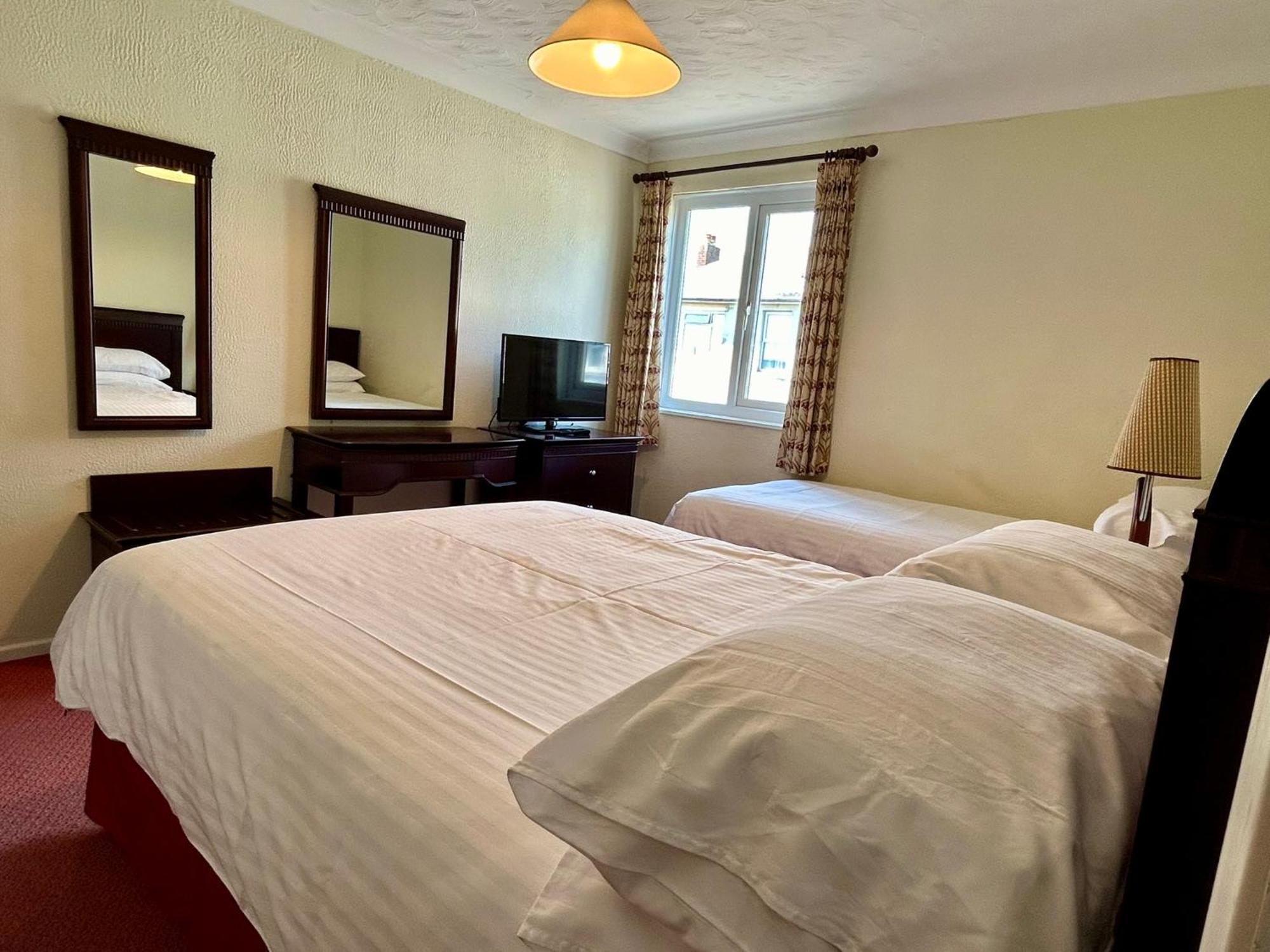 Regent Court - Seafront, Sandown - Free Car Ferry For Bookings Of 3 Or More Nights, Subject To Availability 객실 사진