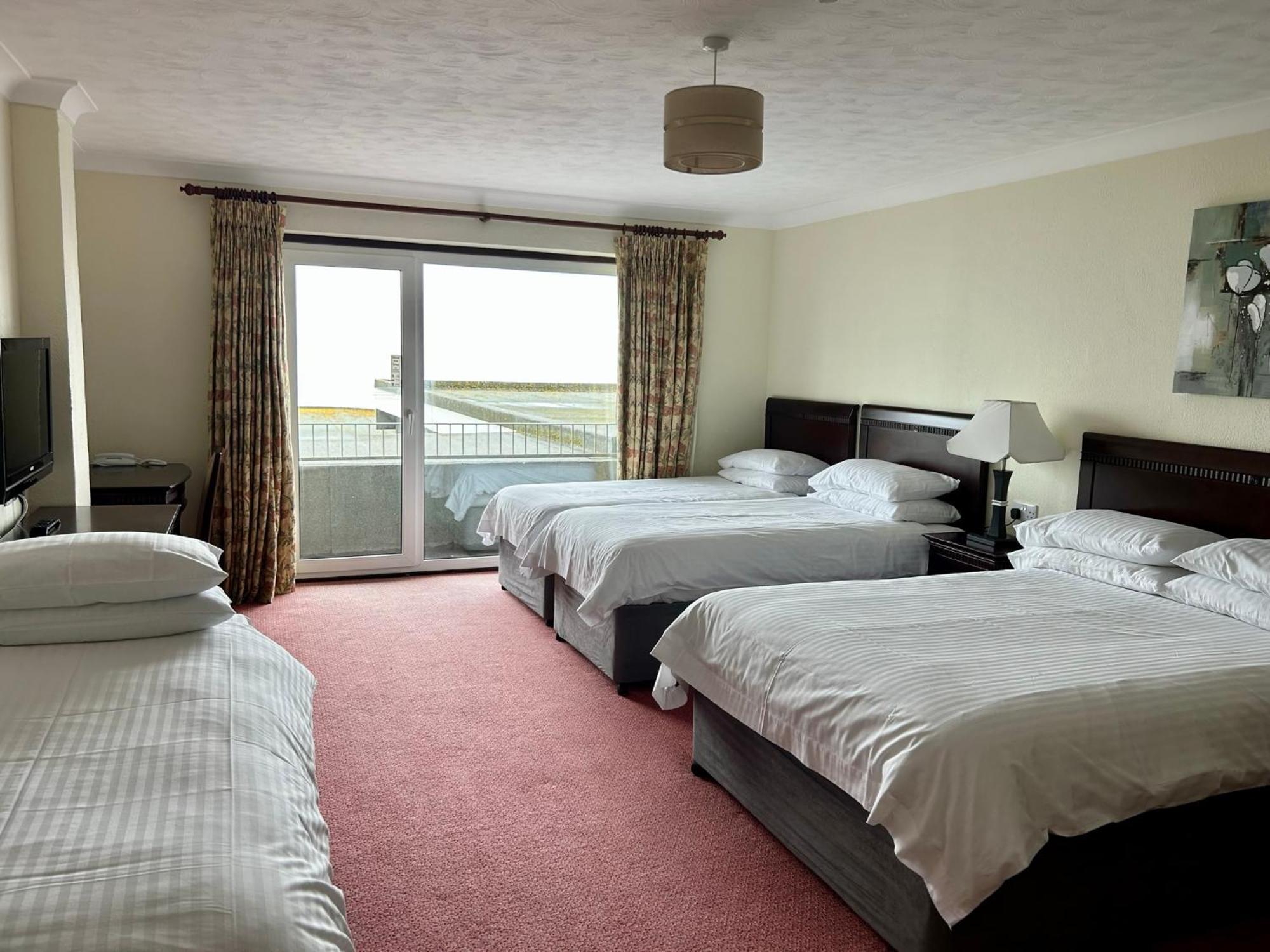 Regent Court - Seafront, Sandown - Free Car Ferry For Bookings Of 3 Or More Nights, Subject To Availability 객실 사진