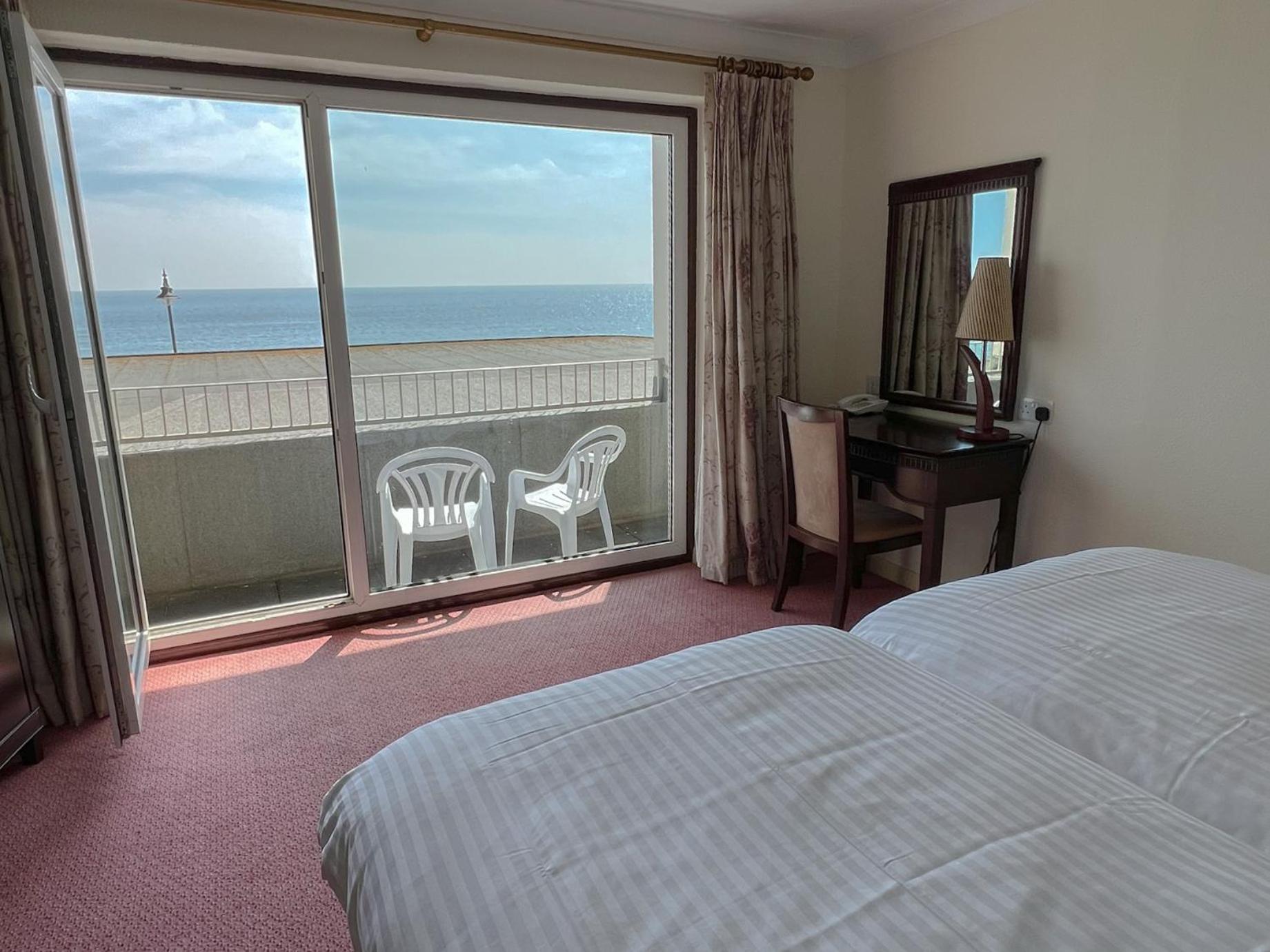 Regent Court - Seafront, Sandown - Free Car Ferry For Bookings Of 3 Or More Nights, Subject To Availability 객실 사진