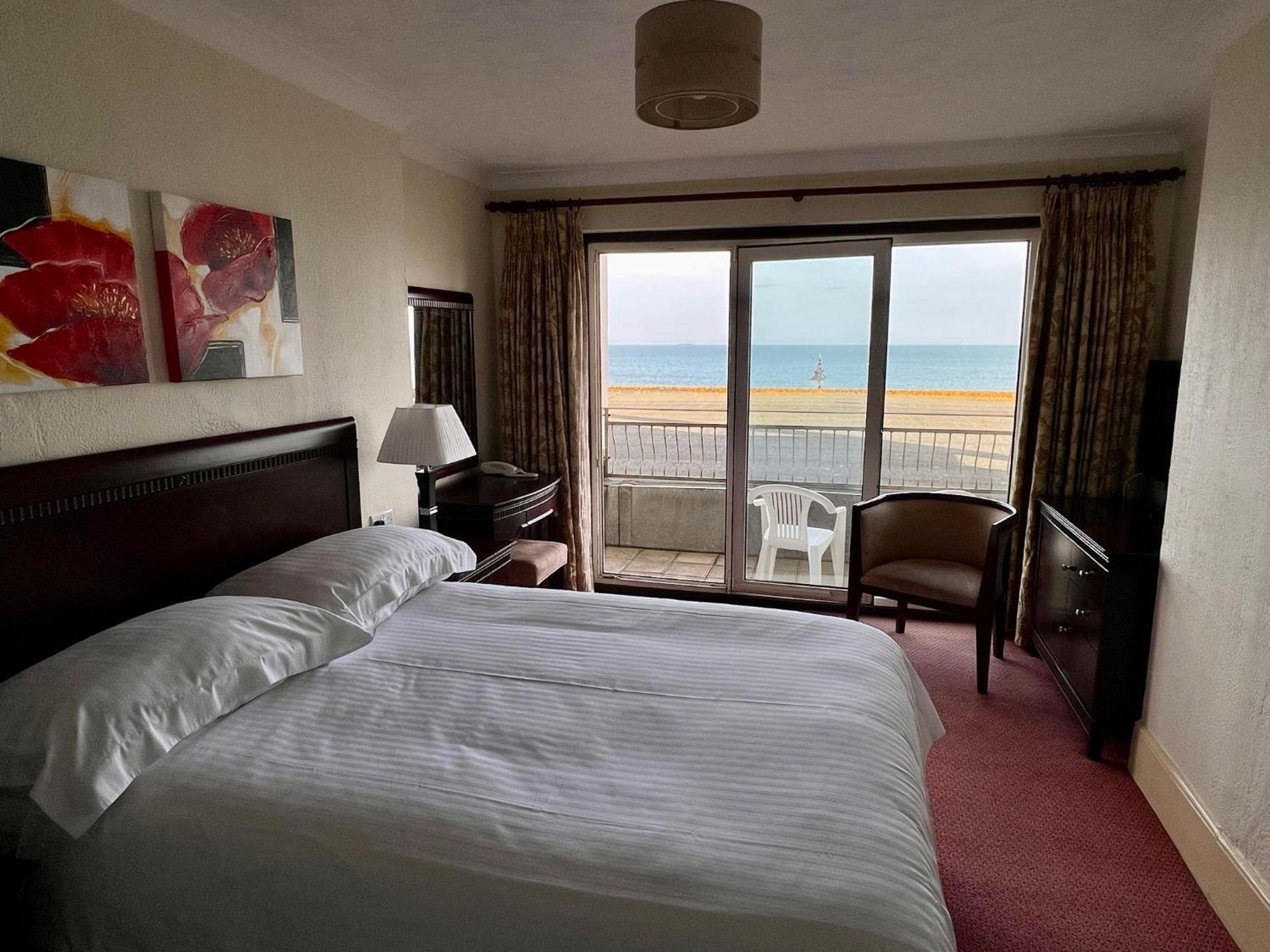 Regent Court - Seafront, Sandown - Free Car Ferry For Bookings Of 3 Or More Nights, Subject To Availability 객실 사진