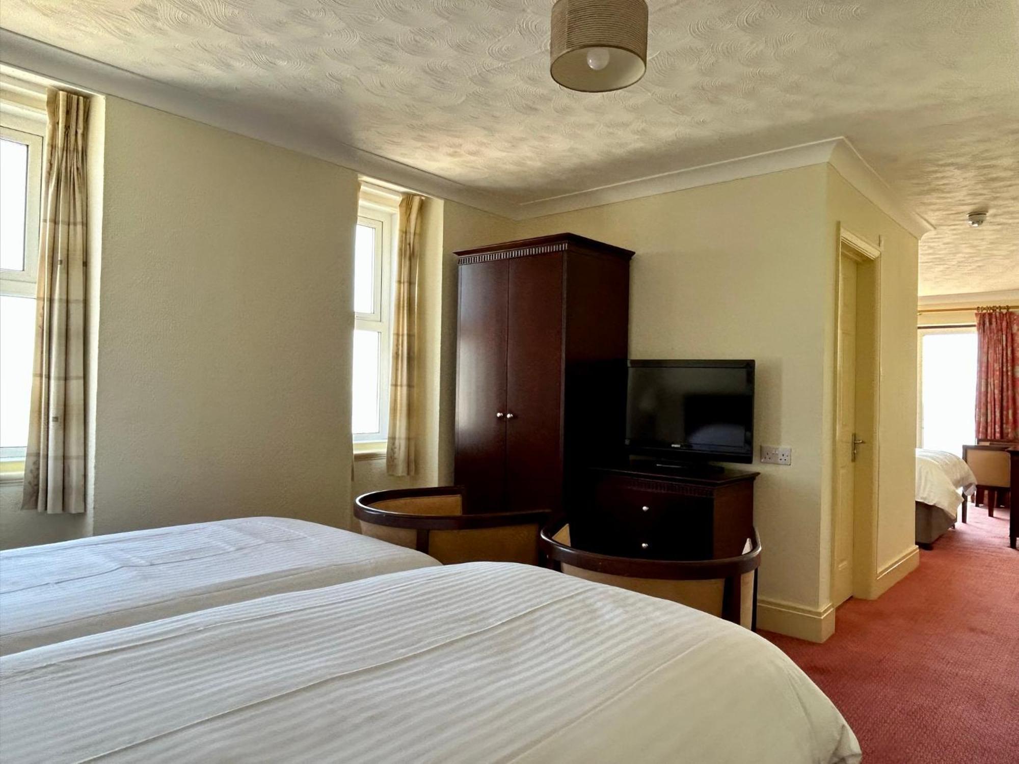 Regent Court - Seafront, Sandown - Free Car Ferry For Bookings Of 3 Or More Nights, Subject To Availability 객실 사진