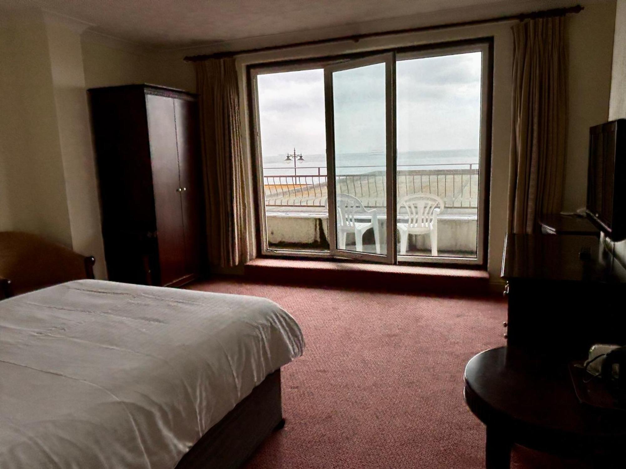 Regent Court - Seafront, Sandown - Free Car Ferry For Bookings Of 3 Or More Nights, Subject To Availability 객실 사진