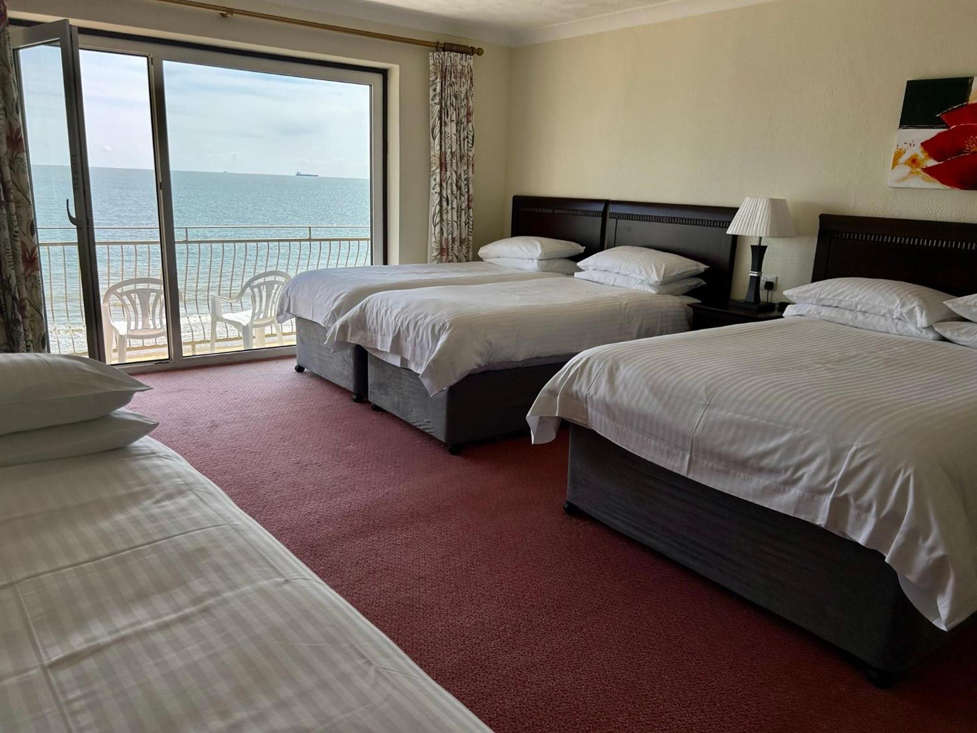 Regent Court - Seafront, Sandown - Free Car Ferry For Bookings Of 3 Or More Nights, Subject To Availability 객실 사진
